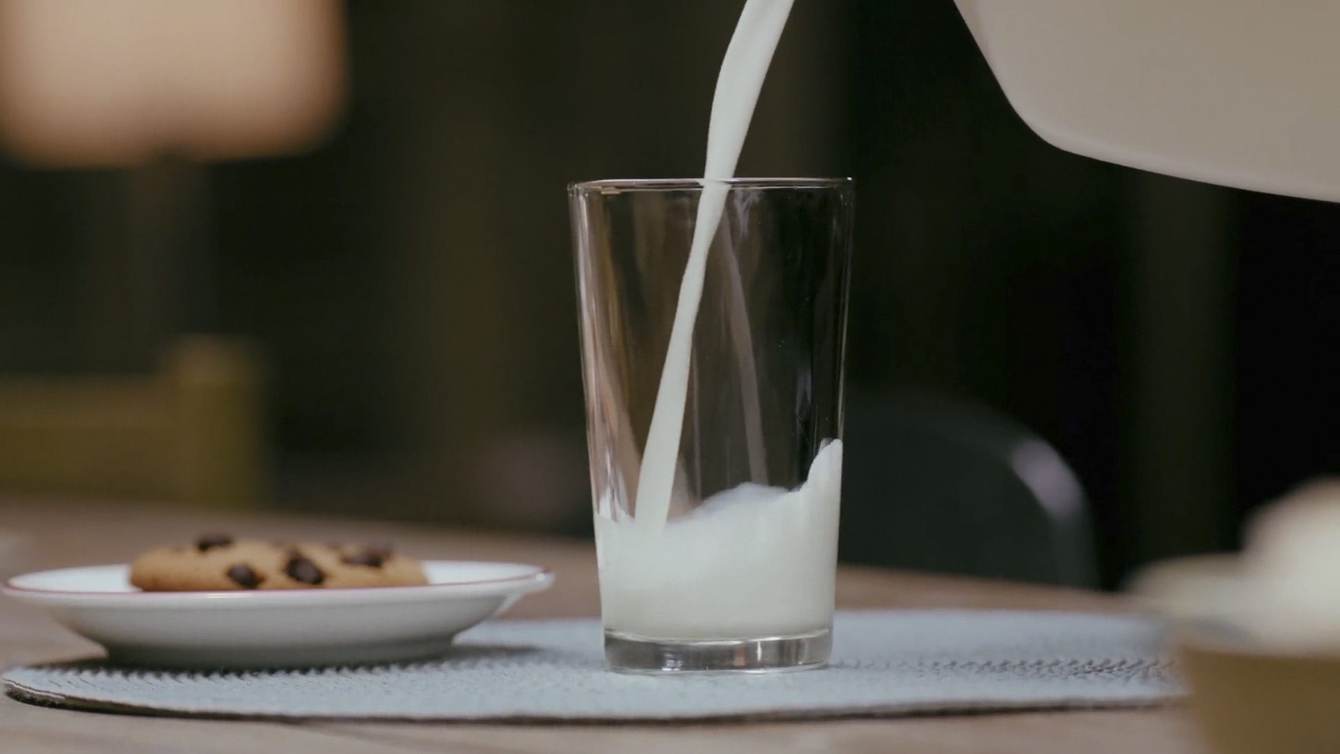 Milk into the thermos